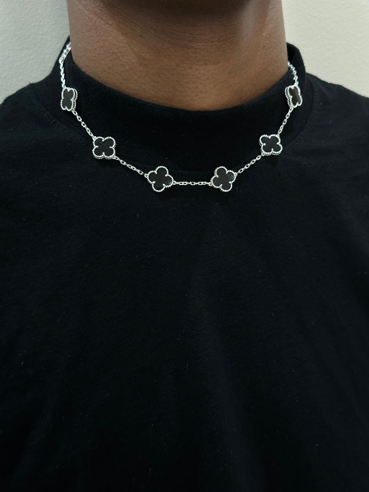 Colar Trevo Onix / Prata 10 trevos 45+5cm Extensor