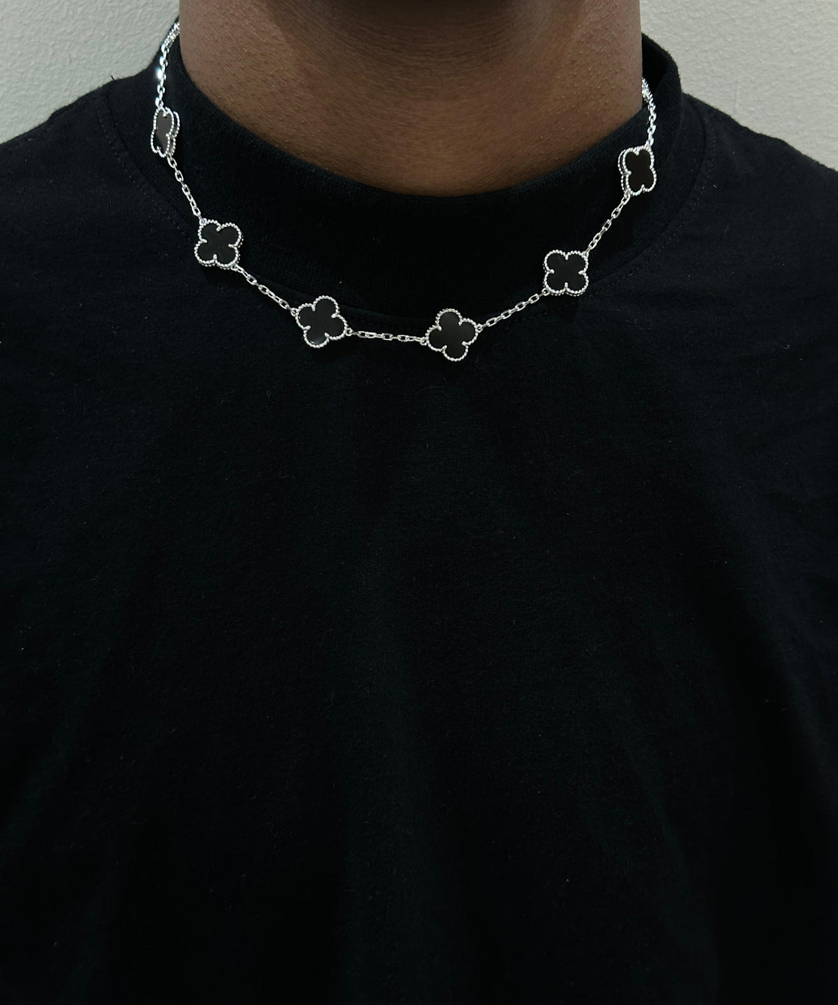 Colar Trevo Onix / Prata 10 trevos 45+5cm Extensor