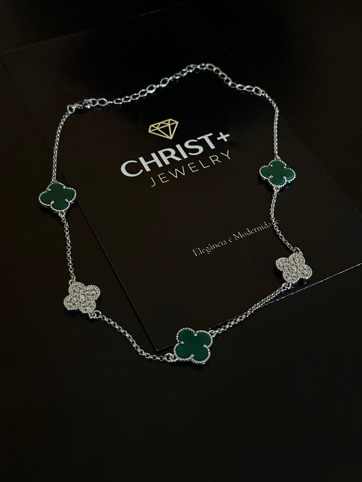 Colar trevo cravejado Prata e Verde!