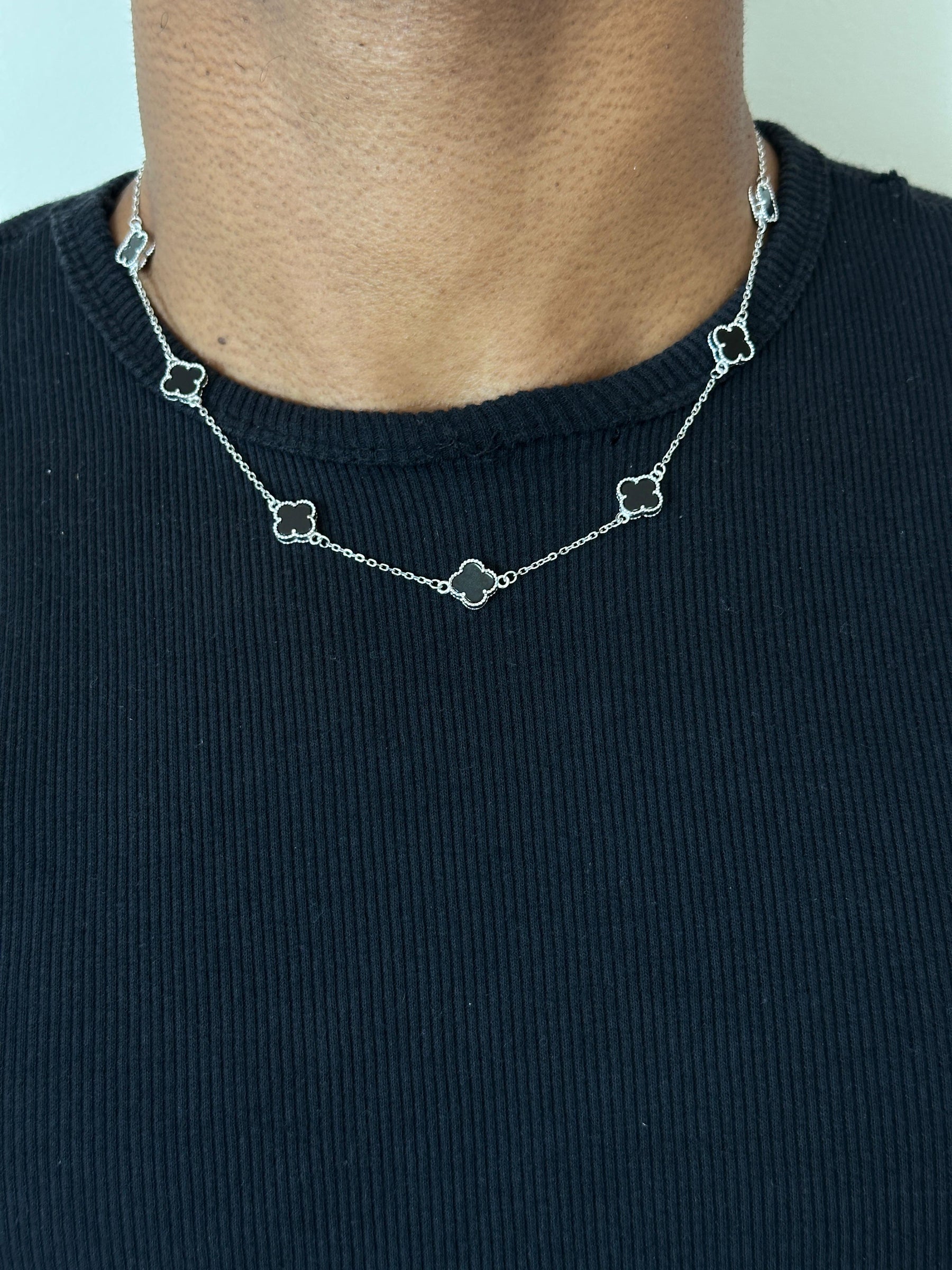 Colar Trevo Preto Prata, Banho Ródio 8 Trevos