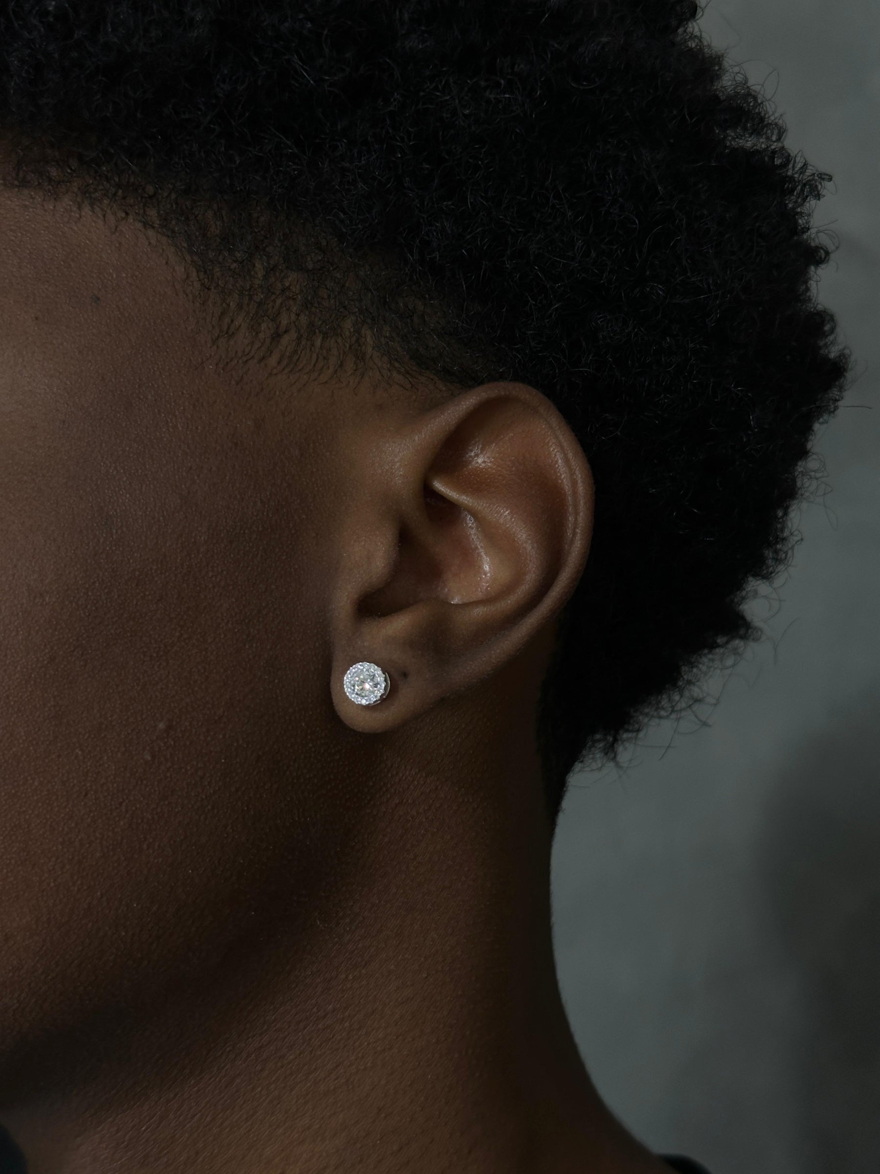 Brinco Ponto de Luz Cravejado 8mm / PRATA 925