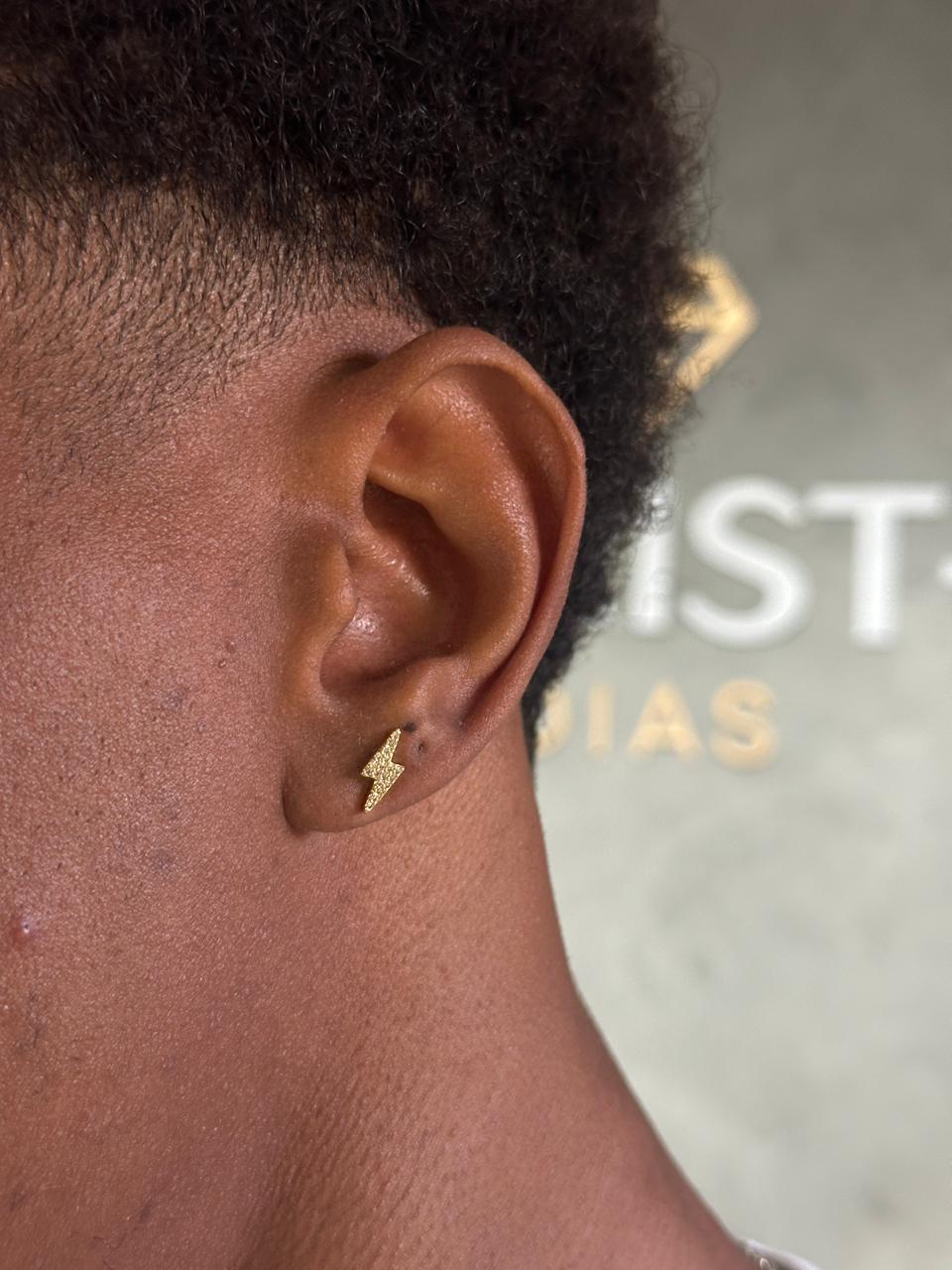 Brinco Raio Cravejado, Banhado a Ouro 18k