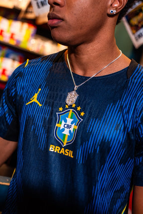 Colar Cravejado CBF Banhado a Prata!